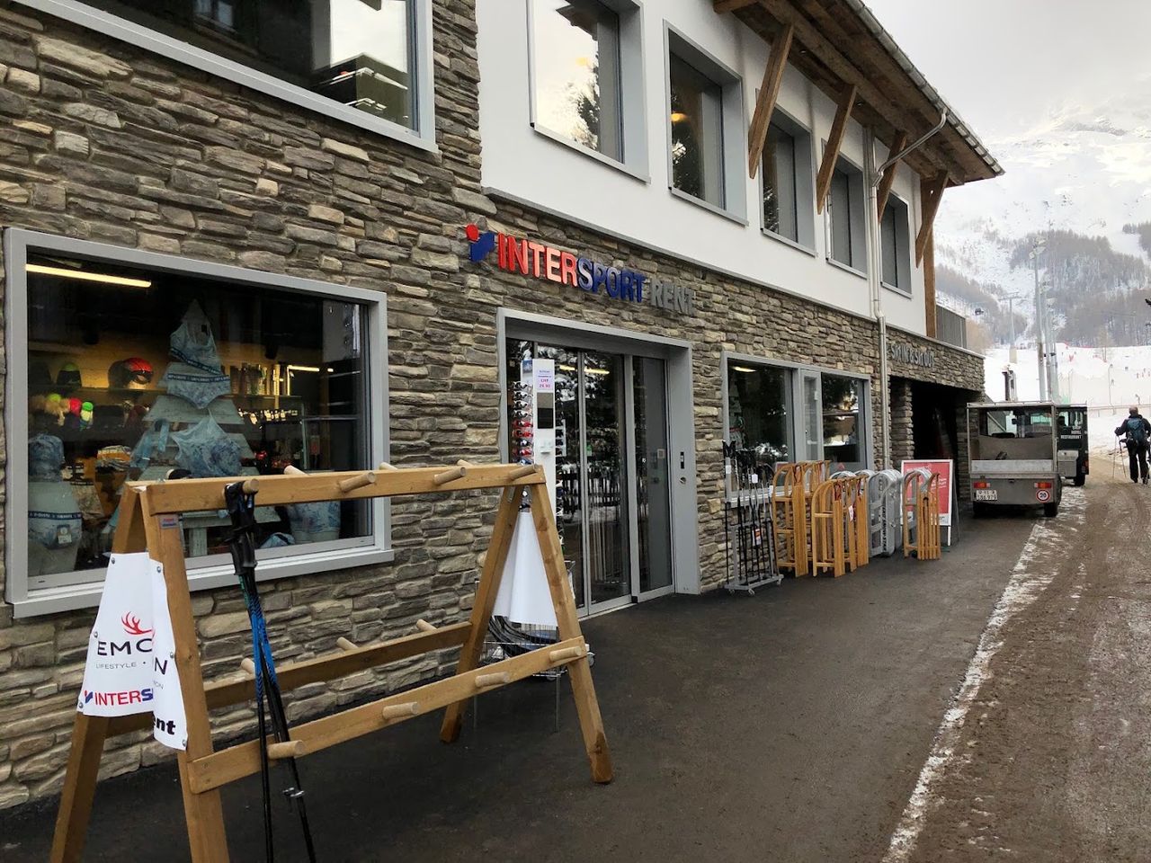 INTERSPORT BELMONT SKI IN & OUT Saas-Fee